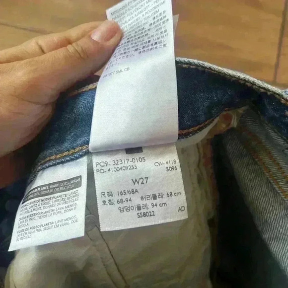 Levi’s 501 cut off shorts medium wash size 27 - Picture 5 of 5